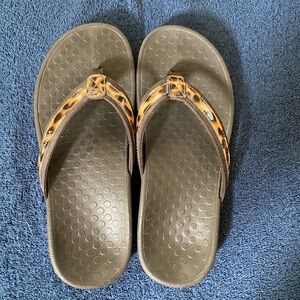 Vionic Tide ll flip flops